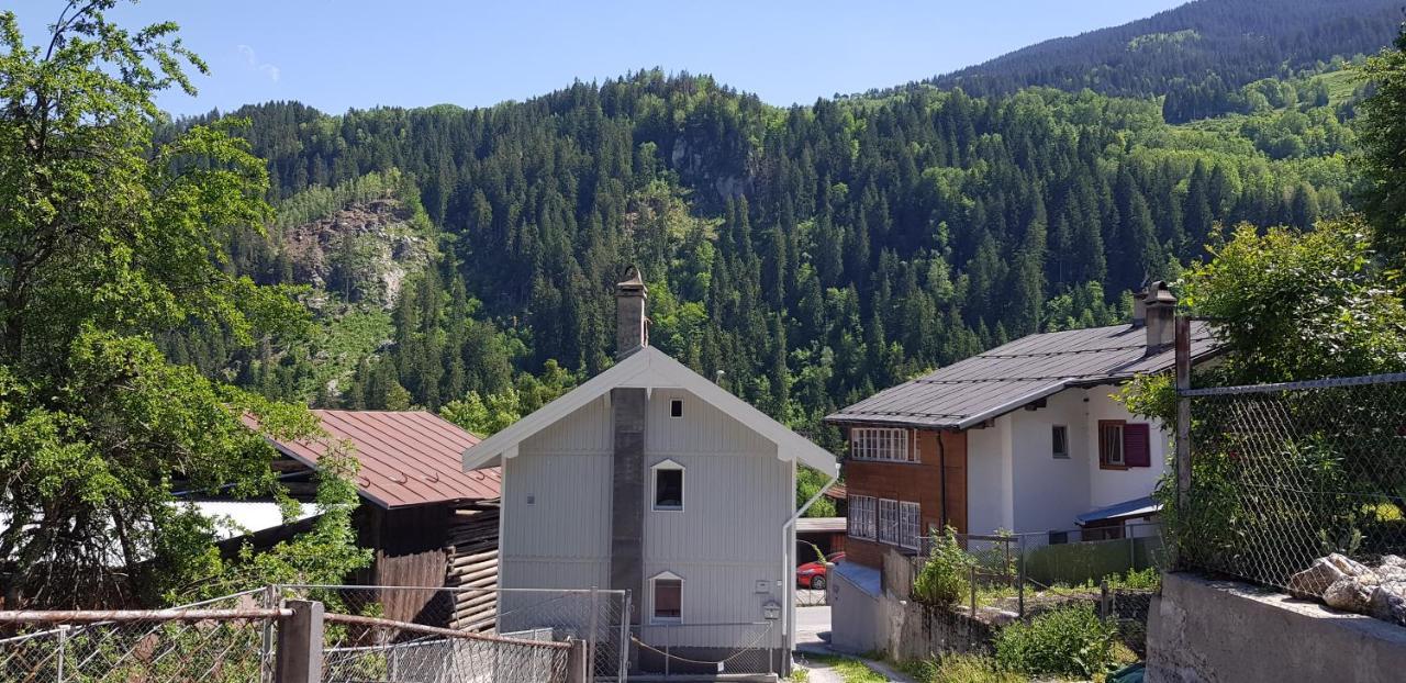 Casa Cuschina - Mit Sauna In Der Schoenen Surselva Dardin Exteriör bild
